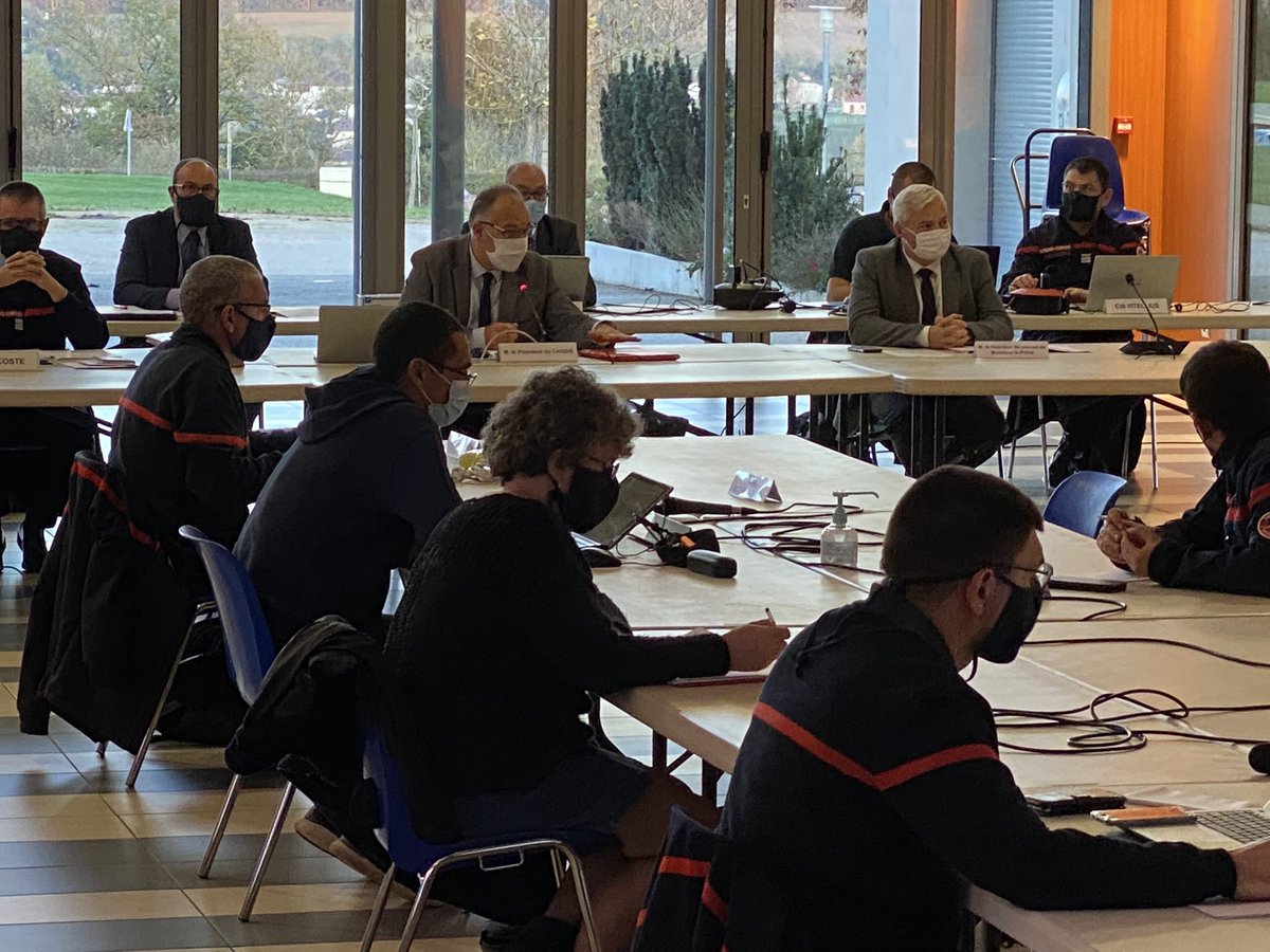 SDIS_89's tweet photo. Hier soir, à l’occasion du #CASDIS tenu à #Venoy, les élus ont voté à l’#UNANIMITÉ les délibérations relatives à la revalorisation de la #PrimeDeFeu pr les #SPP, au projet de construction du #CIS #PontSurYonne & au marché contracté avec la société @aum_biosync spécialisée en #IA https://t.co/cSuCRcTFQj