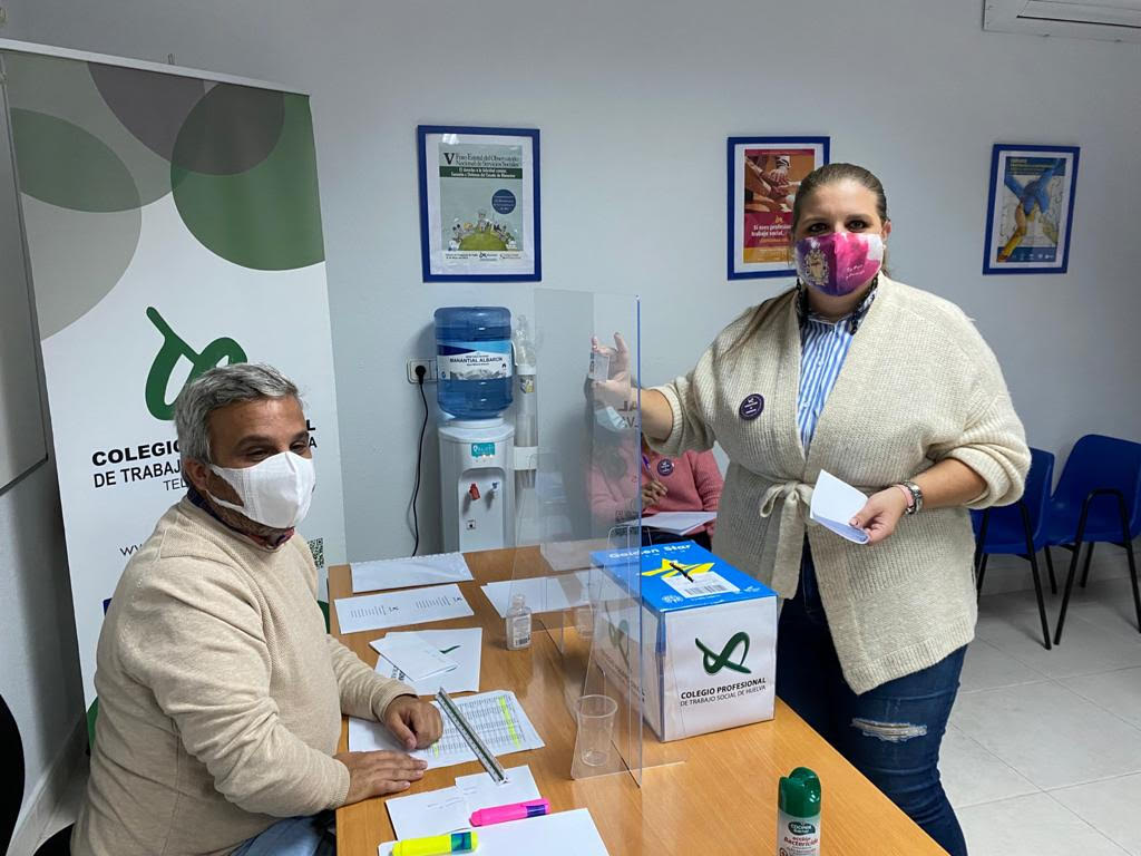 cotshuelva's tweet photo. #TSInfo Con los votos de l@s componentes de la mesa, damos por concluida la Jornada Electoral. Empieza el recuento
#TrabajoSocial #ColegioProfesional #JuntadeGobierno #Uni2EnLoProfesional #Uni2EnLoSocial https://t.co/ITNrWdaPO7