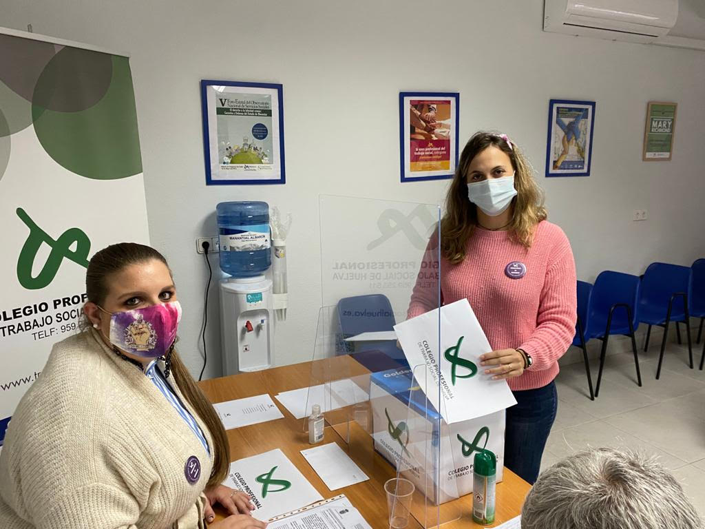 cotshuelva's tweet photo. #TSInfo Con los votos de l@s componentes de la mesa, damos por concluida la Jornada Electoral. Empieza el recuento
#TrabajoSocial #ColegioProfesional #JuntadeGobierno #Uni2EnLoProfesional #Uni2EnLoSocial https://t.co/ITNrWdaPO7