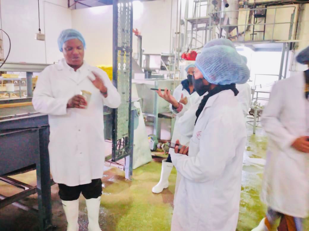 SentoMarcia's tweet photo. Setso was at Botswana Meat Comm, where Setso is produced. We had young officers from Min of Agric Dev & Food Sec to appreciate our work. We also had 4th yr Business Studies undergraduates from Botswana Accountacy College to observe for the 1st time.
#SetsoBeefTripe #PushaBW https://t.co/v9K0i97BLb