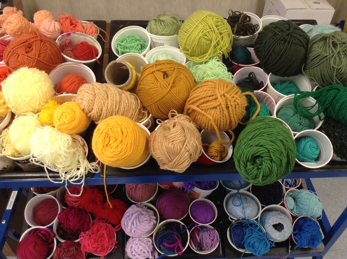 Ms_C_Dickson's tweet photo. Gr3 Art: "The Colours of Edgemont" Ms.R's &amp; Ms. D's class began their weaving projects today! Students used their colour study work, and a chosen photograph from the natural spaces of Edgemont, to choose each colour of yarn for their weaving. #EdgemontStrong @EdgemontCBE https://t.co/opnDXdztJP