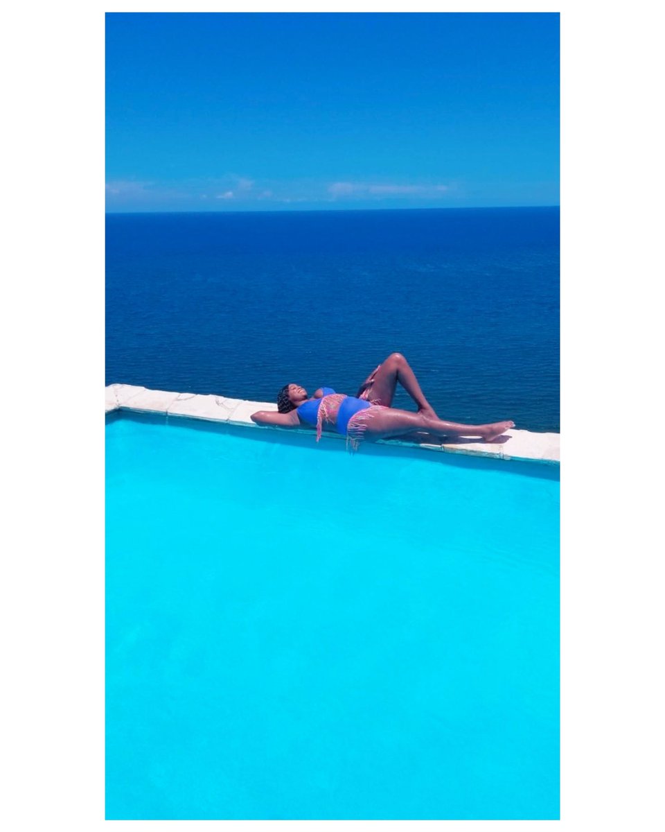 Forex_Traveler's tweet photo. I’m so happy and grateful for The Grind 🙌🏾 I remember hiding my report card from friends and a host of other things so that I wouldn’t hear lips smacking followed by “she’s always_____!” I’m blessed to fill in the blanks with “she’s always on her GRIND!” God sees the work🙌🏾 https://t.co/3wGz66uccv