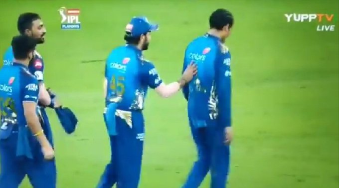 im08abh's tweet photo. @vikrantgupta73 @rawatrahul9 @rashikarajput01 Rohit Sharma, the captain - Class act. Allowing Rahul Chahar who had a disappointing day with ball allowing to lead the team into dressing room. This is how captaincy is done. https://t.co/lcODbrKqmj