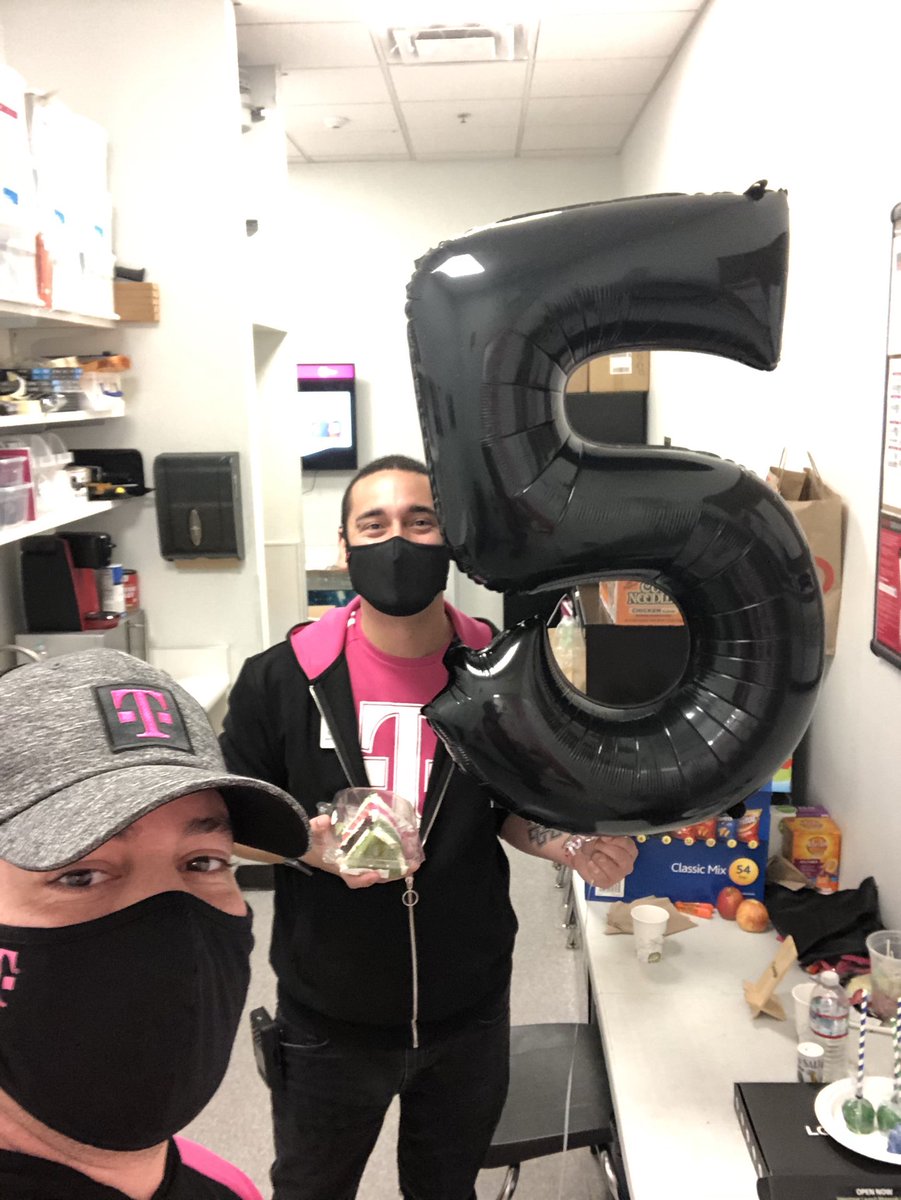 Please help me in congratulating ⁦@cameroncox3030⁩ on his 5 years!!! At the best company in the world ⁦<a href="/TMobile/">T-Mobile</a>⁩ ⁦<a href="/AdrianVanHooser/">Adrian Van Hooser</a>⁩ ⁦<a href="/vdujsik/">vivian pang</a>⁩