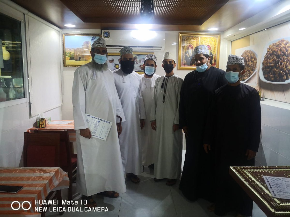 زيارتنا لمقهى عين الكرك بولاية بوشر البلاد اثبتت لنا بأن أبناء الوطن قادرين لإدارة المشاريع 
اكلات شعبيه يقدمها ابنائنا لنا فشيء يسعدنا،،، ادعموا الارادة العمانية لزيارتكم مثل هذه المطاعم المفتوحة في هذه الأجواء الجميلة.