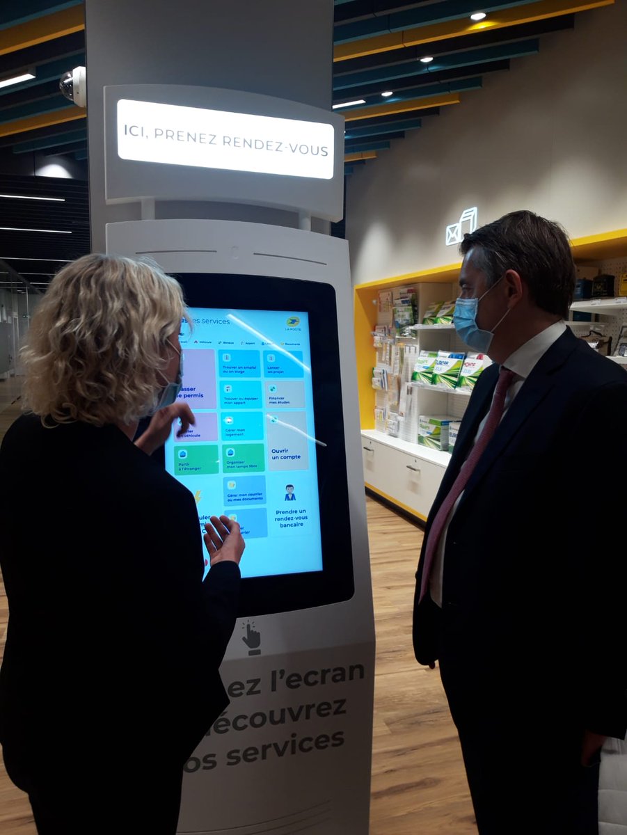heim_philippe's tweet photo. Bravo aux équipes de @LaBanquePostale, @MaFrenchBank et du Réseau La Poste mobilisées pour accompagner et soutenir nos clients. En visite à Lille (dans le respect des règles sanitaires), j'ai vu leur engagement et leur esprit d'innovation ! #BanqueCitoyenne #LaBanquePostale https://t.co/n9uSm3qunG