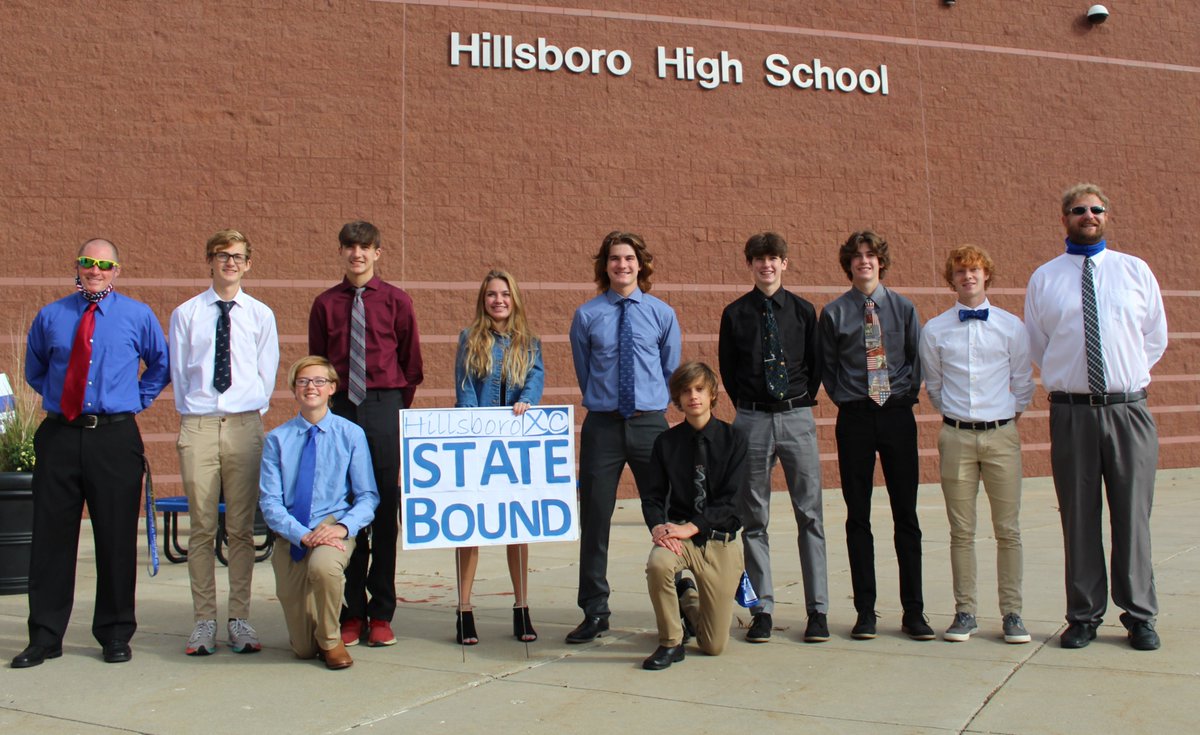 GoreKelley's tweet photo. State Bound XC team. Go Hawks! https://t.co/DR7elih6BQ