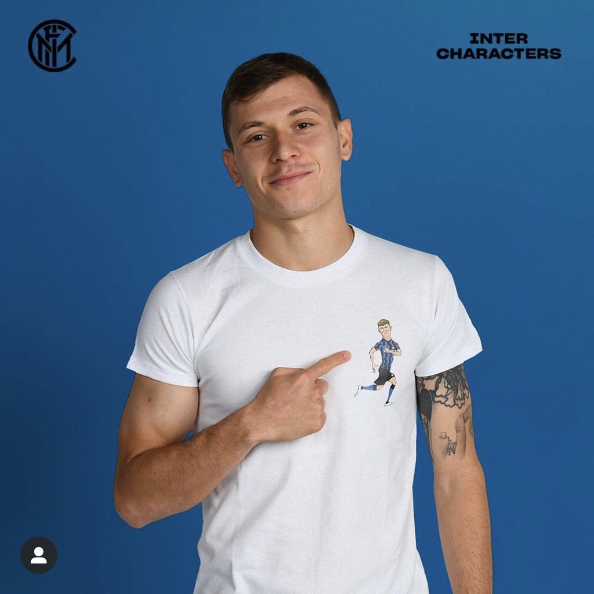 InterClubKSA's tweet photo. 👕 : متجر النادي الإلكتروني يطلق تي شيرتات بكاريكاتير الاعبين مع التوقيع 😍👌🏻💙🖤
#FCIM #INTER_Club #فورزا_انتر https://t.co/aReolBvl64