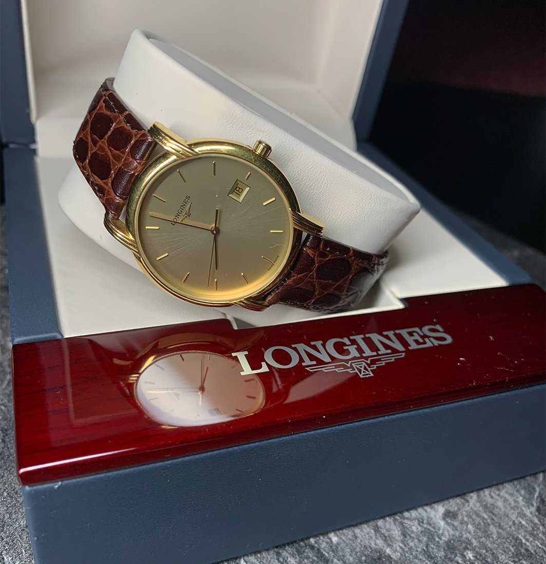 Est_1897's tweet photo. Sitting Pretty.
This incredible #Longines Watch has a glorious leather strap.
What are your thoughts?
#LuxuryWatches #PreownedWatches #Leather #Gold #GoldenDial #Watch #Watches #Est1897 https://t.co/2LQrSk7SW7