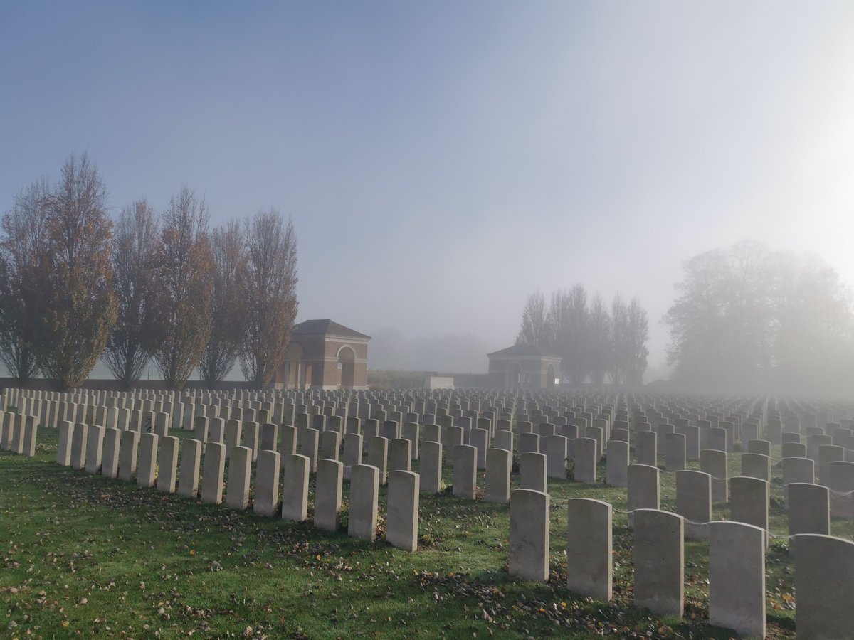SamuelRebeille2's tweet photo. Morning fog #Durycrucifix @CWGC https://t.co/brLM8pRKay
