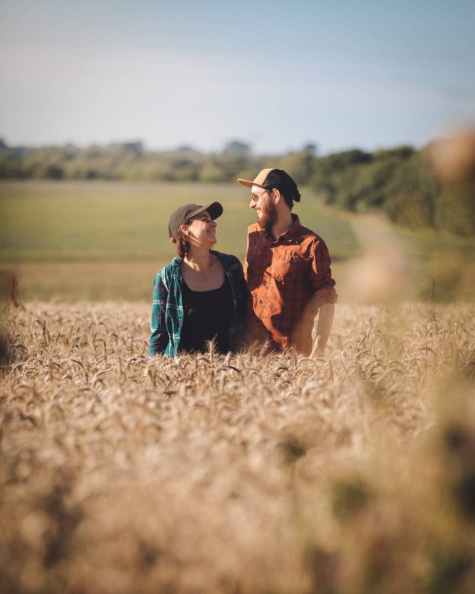 Freelensers's tweet photo. 4 ans qu'on se regarde en se faisant des grimaces comme des couillons. Joyeux anniversaire, nous.

Merci @HPistes pour les photos 100% nature 😘 https://t.co/ay1KPhqStb