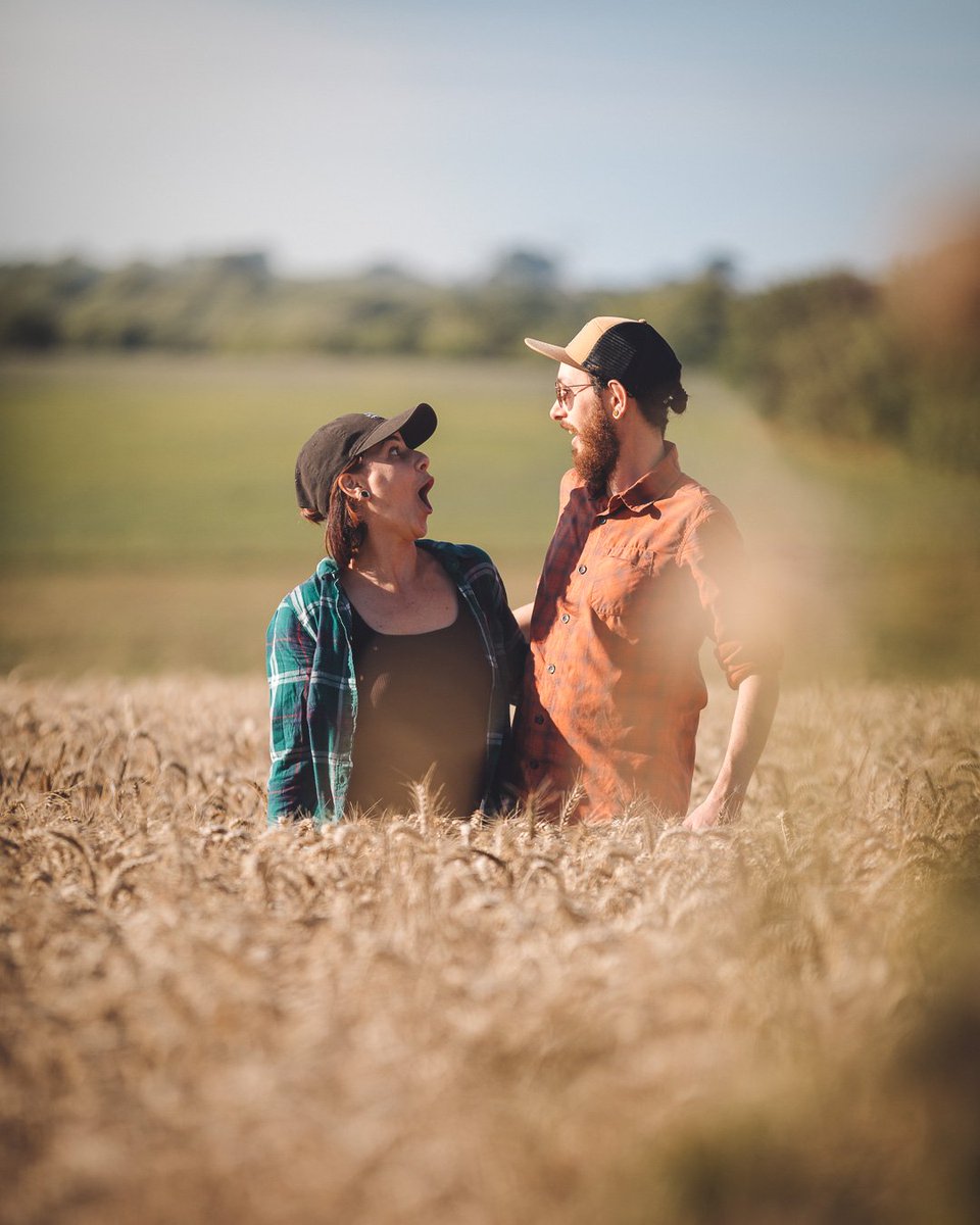 Freelensers's tweet photo. 4 ans qu'on se regarde en se faisant des grimaces comme des couillons. Joyeux anniversaire, nous.

Merci @HPistes pour les photos 100% nature 😘 https://t.co/ay1KPhqStb