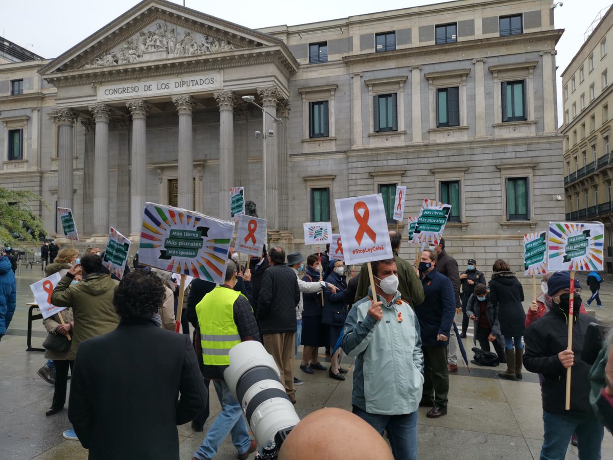 No puede ser buena una ley como la #LOMLOE que se aprueba en plena #pandemia #COVID19  sin diálogo, sin consenso #StopLeyCelaa #MasPlurales