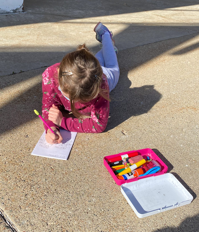 DiamondPath196's tweet photo. What a beautiful day to do our writing outside! This amazing fall weather has inspired our 1st grade writers in Mrs. Husemann's class. #DiamondPath #ScholarsAtWork #District196 #Magnet https://t.co/WyJKhLrlPl