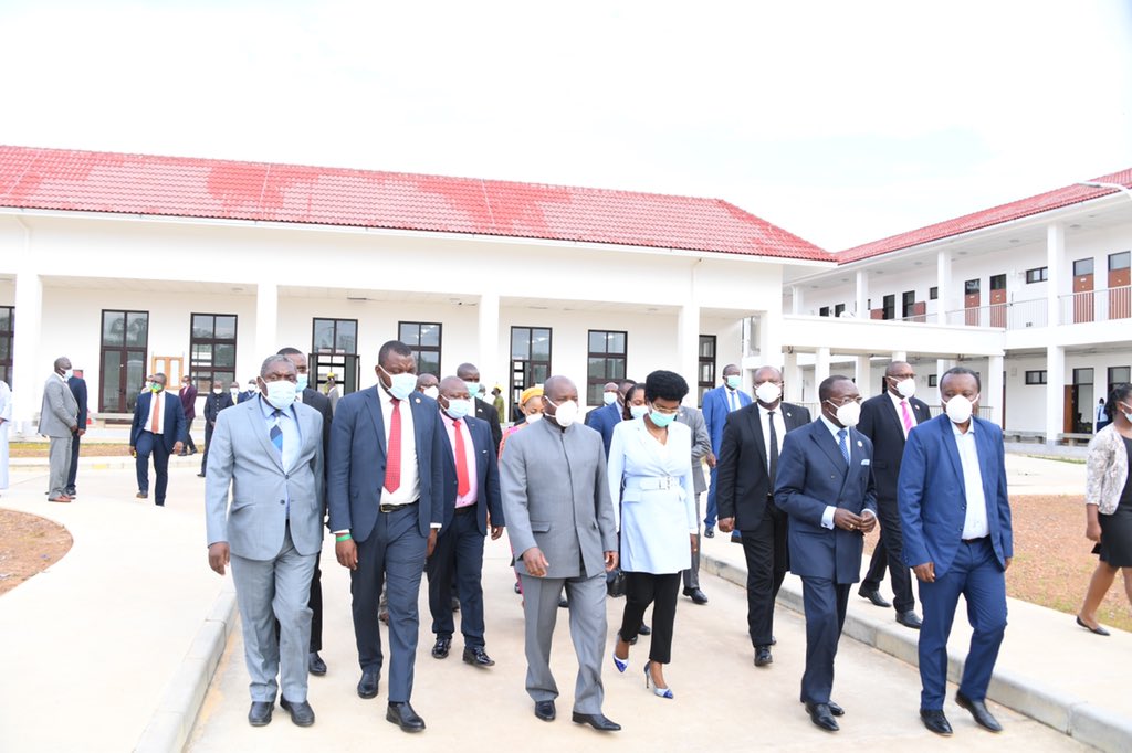 Après son transfer au Grand Hotel Djibloho,  SE <a href="/GeneralNeva/">SE Evariste Ndayishimiye</a> a visité l’Université Afro-Americaine d'Afrique Centrale, le Centre de Formation pour douaniers et gendarmes, le Palais du Gouvernement, la Place de l'Indépendance, l’Institut Supérieur des Télécommunications &amp; TIC etc.