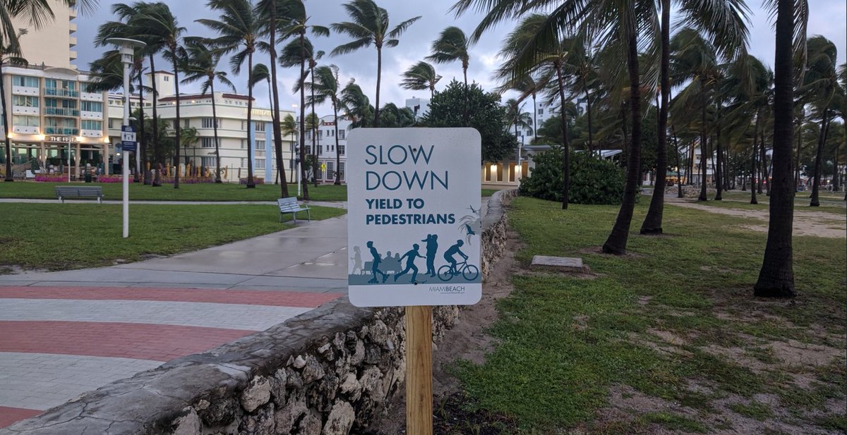 BikeWalkMB's tweet photo. It's important that everyone use the shared #BeachWalk safely.  People of all ages -- from toddlers to seniors use this wonderful path along our coast. https://t.co/M7rqh9fbLs