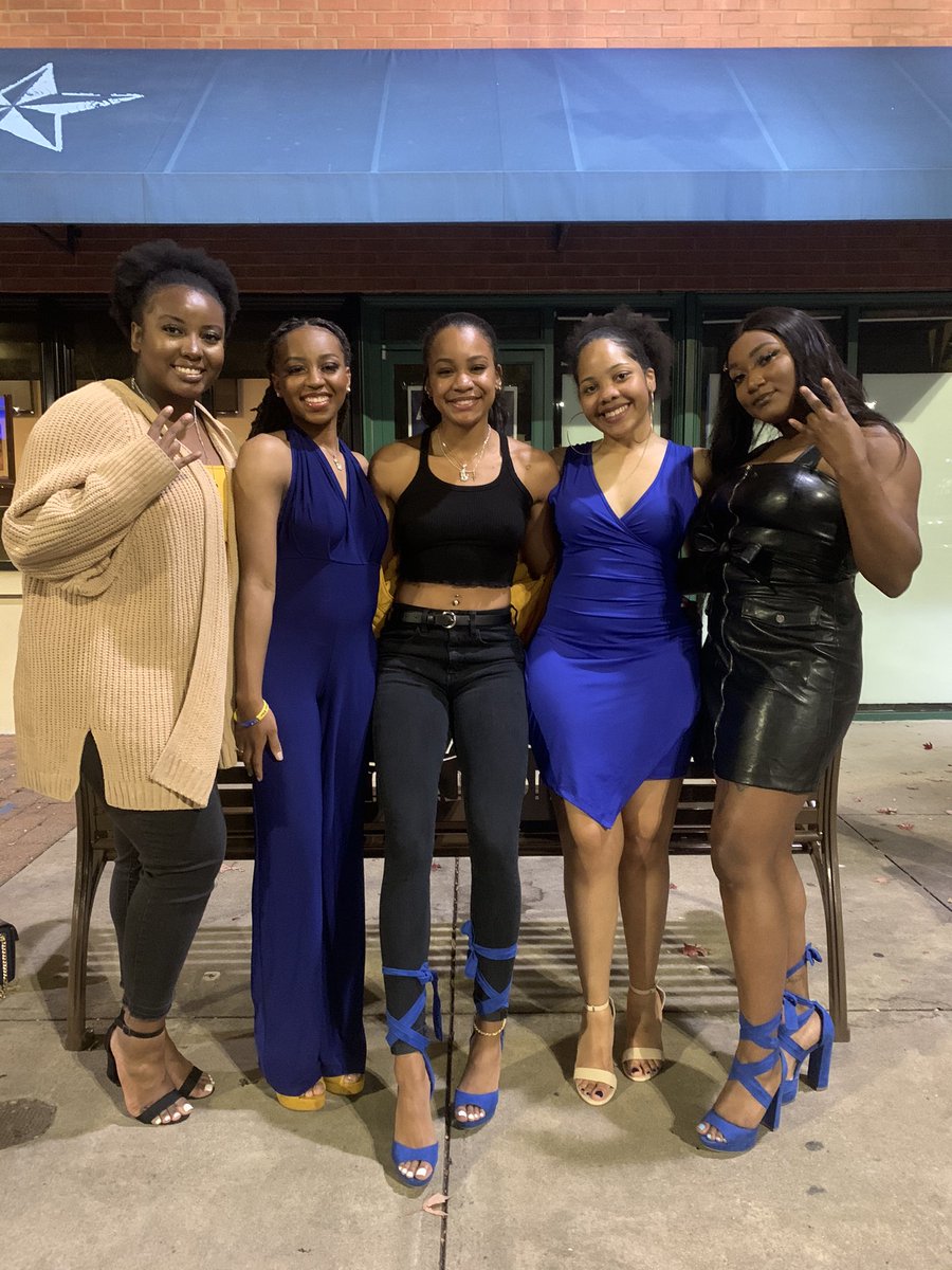 LaFleuurrr's tweet photo. Yesterday we celebrated one year in 💙💛 love y’all!! https://t.co/RTxjjRE60o