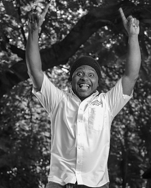 kozeavem's tweet photo. Toute l'équipe de @kozeavem est aussi excitée que @lexandro_nico à l'idée de relancer la plateforme 🔥
°
°
Photo : @iamtonytuch_
Retouche : @lexandro_nico
°
°
#kozeavèm #podcast #haiti #contentcreator #haitian #inspiration #motivation #story #storytelling #alexandronicolas https://t.co/eRc7Jdqb6y
