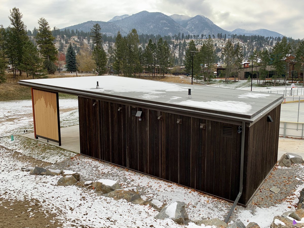 CVCEDO's tweet photo. #RadiumBC has experienced a lot of construction activity this fall.
The Village’s amenity building nears completion, next to the outdoor skating rink & #RadiumHotSpringsCentre.
Radium Brewing’s foundation is in on Main St.; trees planted along the new roundabout. #winterinmotion https://t.co/OjLdhnfZpJ
