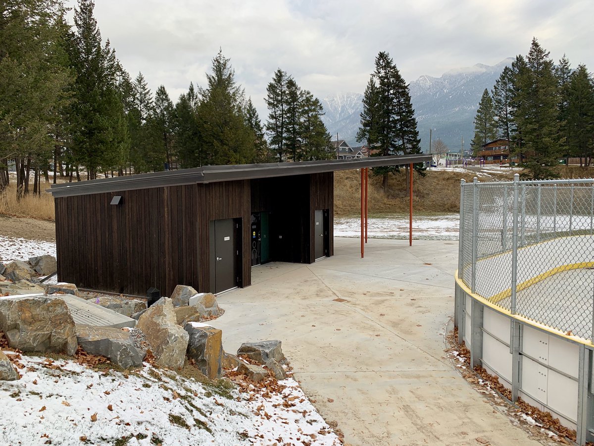CVCEDO's tweet photo. #RadiumBC has experienced a lot of construction activity this fall.
The Village’s amenity building nears completion, next to the outdoor skating rink & #RadiumHotSpringsCentre.
Radium Brewing’s foundation is in on Main St.; trees planted along the new roundabout. #winterinmotion https://t.co/OjLdhnfZpJ