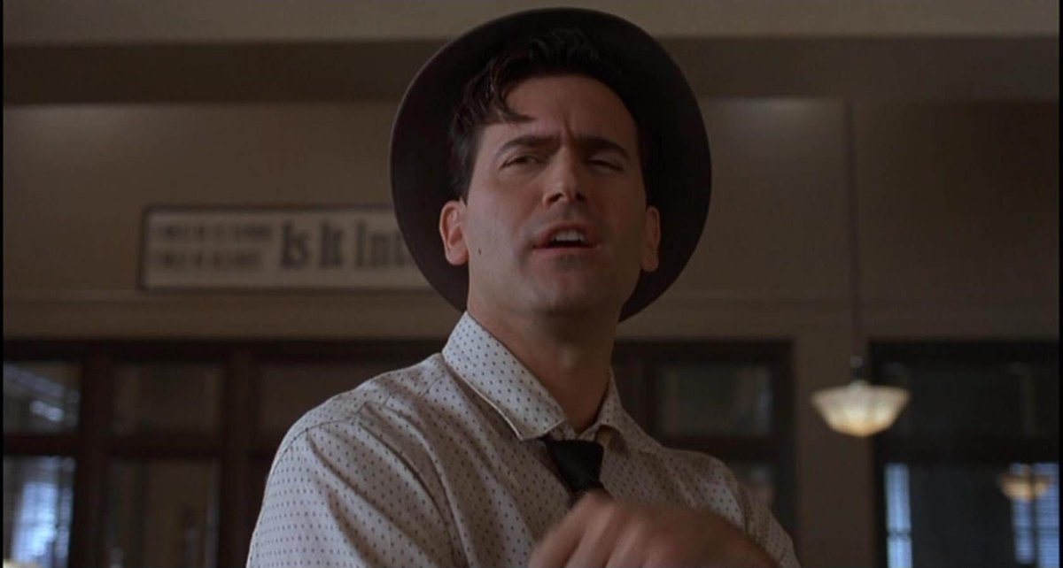ristto's tweet photo. Aslında keyifli "easter egg"leri olan bir film.
Set maketleri daha sonra Batman filmlerinde kullanılmış,
Family Guy espri tarzına "öncülük" etmiş,
Bruce Campbell kameosu içeren keyifli bir film. https://t.co/9iGIL0M9dG