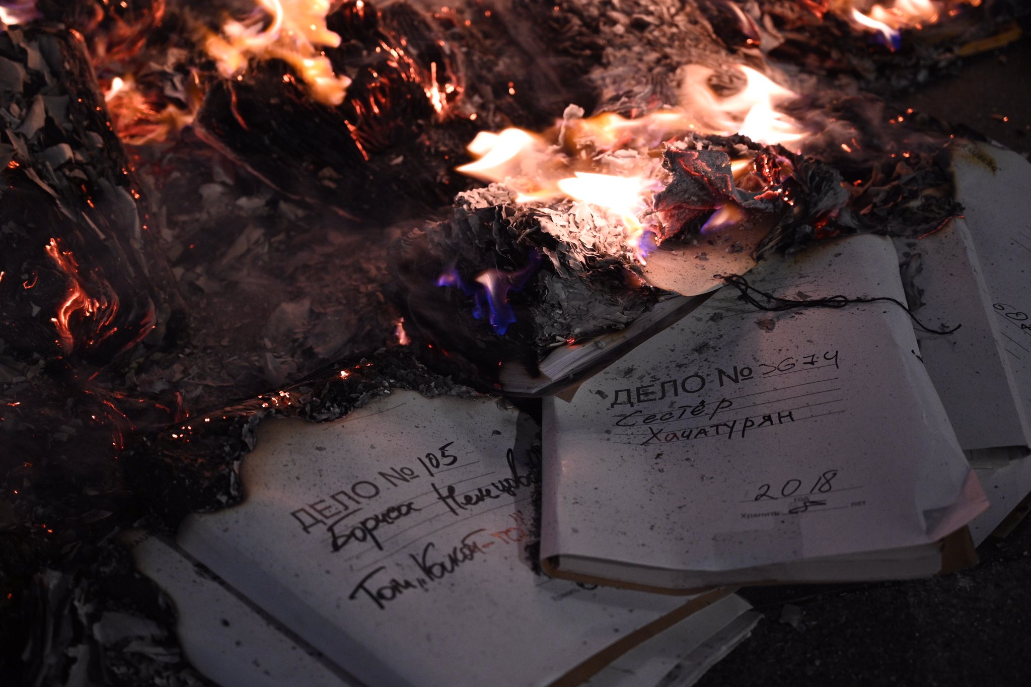 павел крисевич активист. служить россии текст. каждый должен нести свой крест. коль суждено погибнуть на кресте песня. стих про крест.