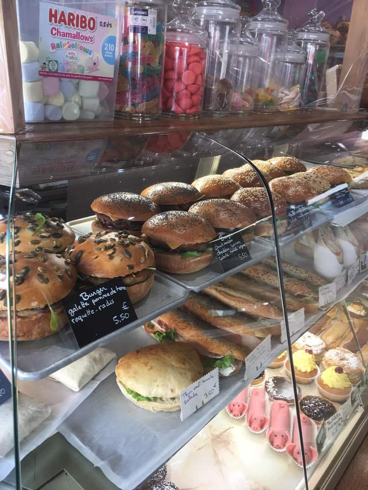 Malineonline's tweet photo. Dans la série #lespetitscommercesontdutalent , la #boulangerie Leclerc à Vailly-sur-Sauldre va proposer des burgers sur commande (et c'est mon petit frère le boulanger donc c'est forcément bon 😊) #grandsancerrois #sologne #berryprovince #gastronomie https://t.co/OQvqem8KRv