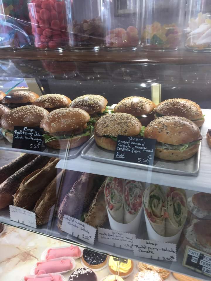 Malineonline's tweet photo. Dans la série #lespetitscommercesontdutalent , la #boulangerie Leclerc à Vailly-sur-Sauldre va proposer des burgers sur commande (et c'est mon petit frère le boulanger donc c'est forcément bon 😊) #grandsancerrois #sologne #berryprovince #gastronomie https://t.co/OQvqem8KRv