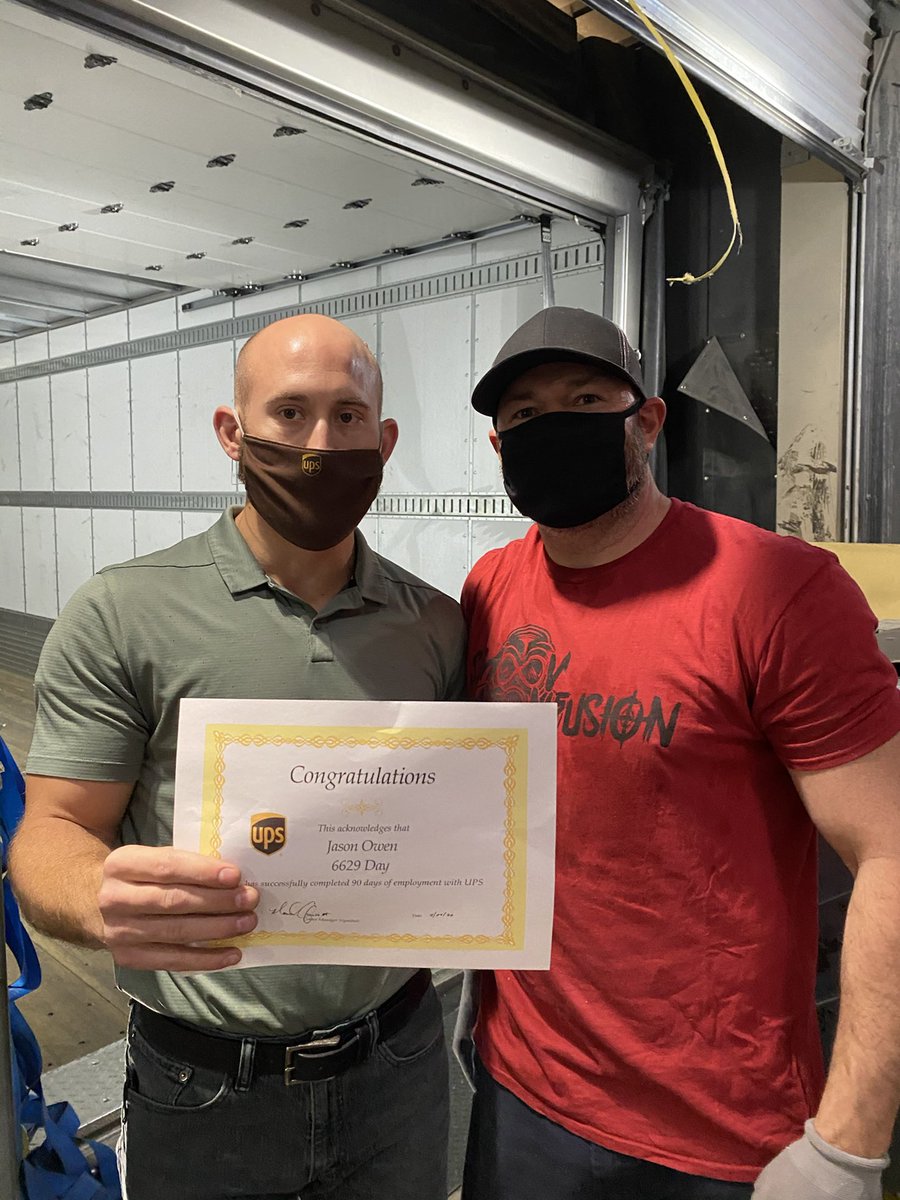 Appreciating Jason for 90 days of service as well as talking about the importance of correctly lifting and lowering #TeamUPS #CP-ITP ⁦<a href="/CP_UPSers/">Central Plains</a>⁩ ⁦<a href="/CentralPSafety/">CentralPlains Safety</a>⁩