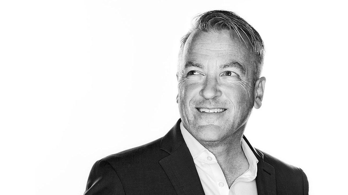 ofoto_1's tweet image. B+W Ring Flash Portrait for an upcoming podcast focusing on business success #ringflash #odonnellphotograf #ofoto #skipodonnell #portrait #blackandwhite #sandiegoheadshotphotographer #cardiffbythesea #business #success #businesssuccess