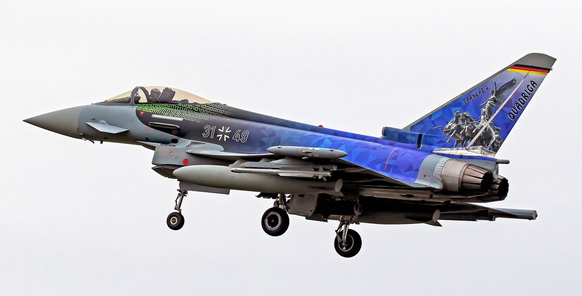 AgueraMartin's tweet photo. What a stunner! #Quadriga 🤩
#WeMakeitFly #EurofighterTyphoon #Tranche4 #DefenceMatters
@AirbusDefence @BAESystemsAir @eurofighter @LDO_Aircraft @Team_Luftwaffe @BMVg_Bundeswehr @bundeswehrInfo @HokeDirk @BAES_Finland https://t.co/FgqtMQEFtq