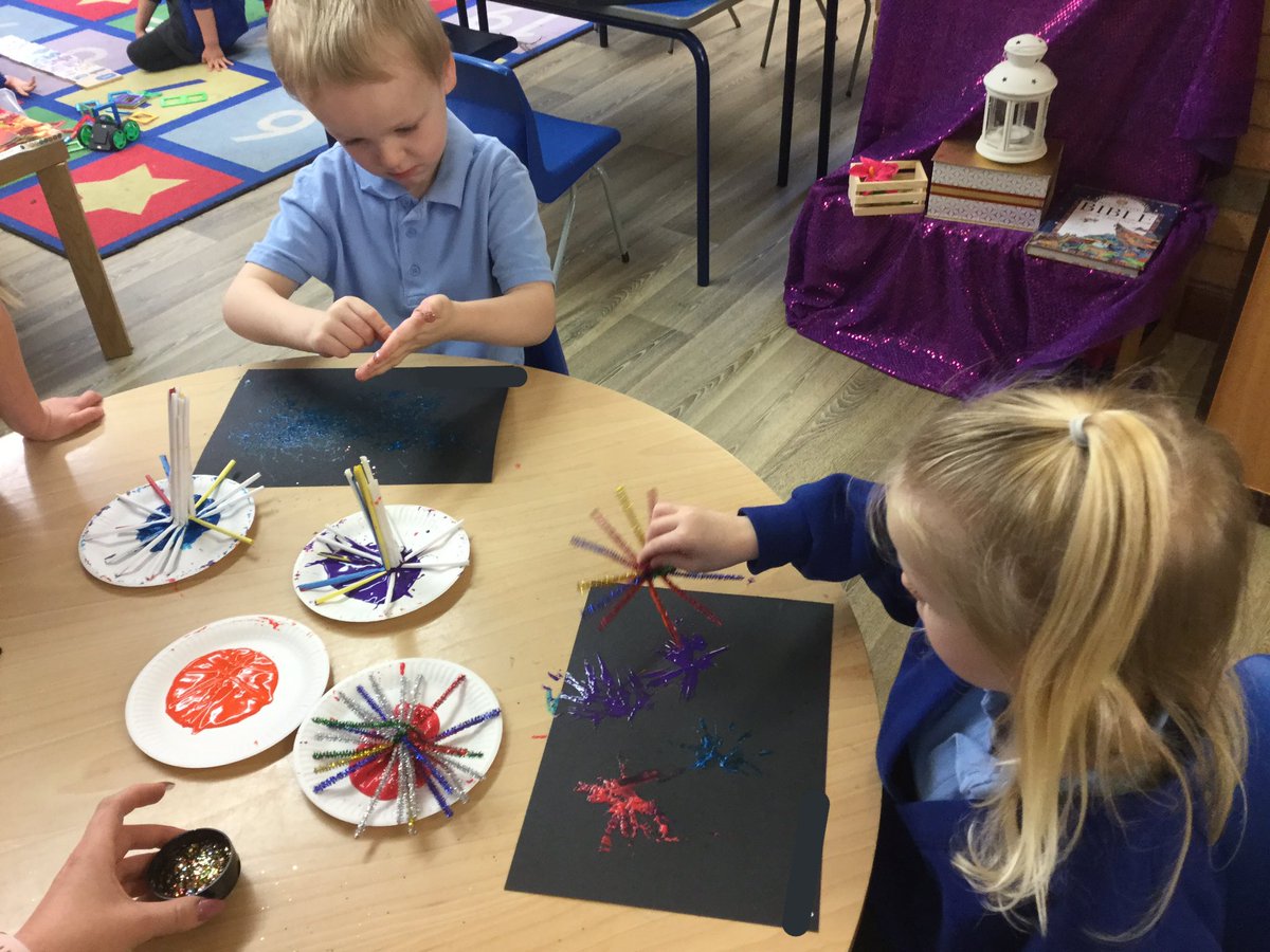 LSTMissFranklin's tweet photo. The children really enjoyed creating colourful firework pictures today to brighten up our classroom! #STPSart #STPSeyfs https://t.co/pTuzzZpTdx