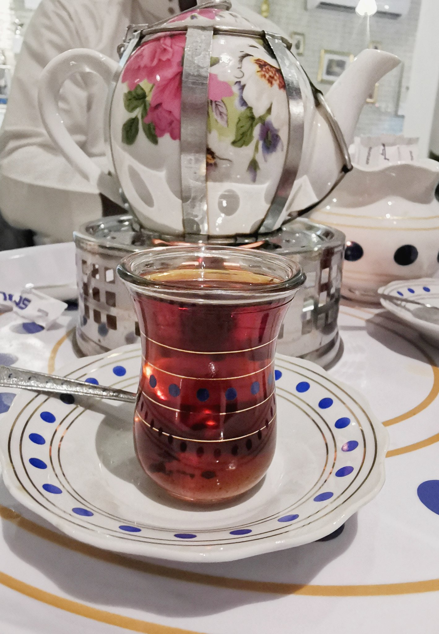 فاهم on Twitter: "استكانة شاي بملامح عراقية في @karambaghdadksa يحليها وجود  @saad_4011 https://t.co/otfAOKKp4X" / Twitter