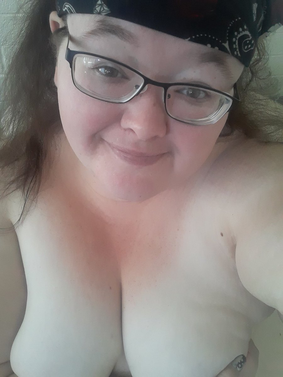 midnightlust54's tweet photo. When you need to go to Walmart for a new tripod phone adapter but you don't wanna get dressed......
@zo_studios @BbwHeathens @thickyumgirlz @plussizeunited https://t.co/tqcGxPSeqN