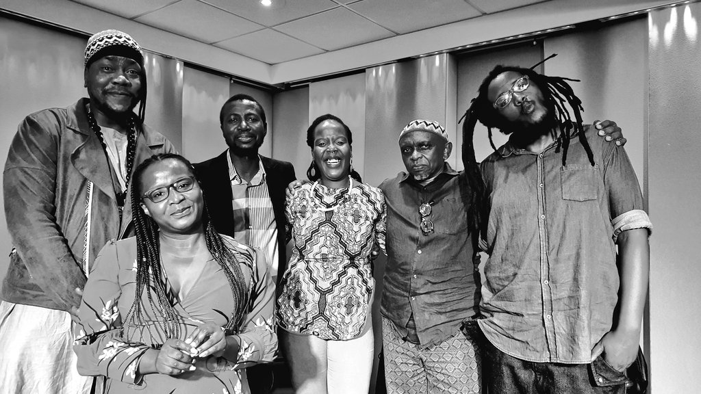 Qhakaza's tweet photo. And that's a wrap. Thank you @AyobVania &amp; @JazzuaryFM for the space. Thank you #LexFutshane #JohanMthethwa @mandivundla @RaheemKemet &amp; @QuazRoodt for all the magic. #ThePoetryEdition #JazzuaryFMLiveSessions https://t.co/UTxjekXalL
