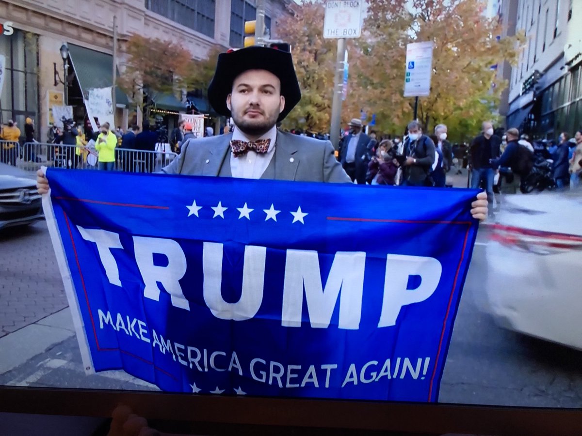 Huh? Wat doet Arjen Lubach daar? #zondagmetlubach #philadelphia #USAElections2020