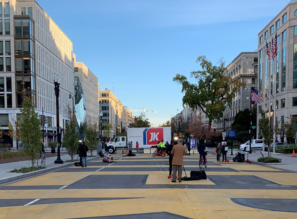 jkmoving's tweet photo. #SpottedJK in downtown Washington, DC. Great photo, @DrewWRichards! #WhatMattersMost #JKTeam https://t.co/uQr9KhnV85