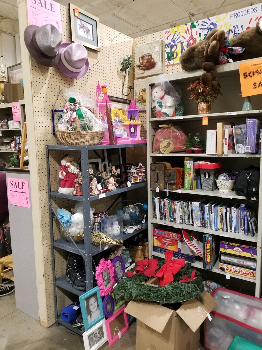 ThinkBigMo's tweet photo. Booths at Relics Antiques are stocked up with tons of amazing Christmas decorations at giveaway prices.  All proceeds benefit the Big Brothers Big Sisters Think Big Foundation! https://t.co/XjzV9nLn7Z