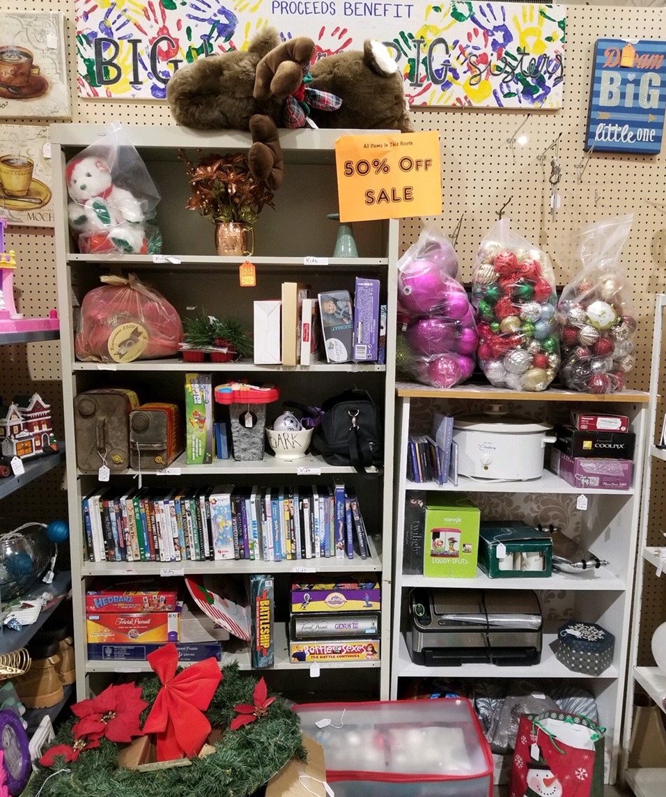ThinkBigMo's tweet photo. Booths at Relics Antiques are stocked up with tons of amazing Christmas decorations at giveaway prices.  All proceeds benefit the Big Brothers Big Sisters Think Big Foundation! https://t.co/XjzV9nLn7Z