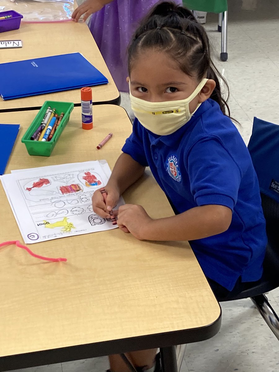 Manateecharter1's tweet photo. Our VPK students love the one-on-one support and care provided by our teachers as they learn about letter names and sounds. #csusa #mcspride #learning @LTMorris_EDU https://t.co/28lHnVqJfe