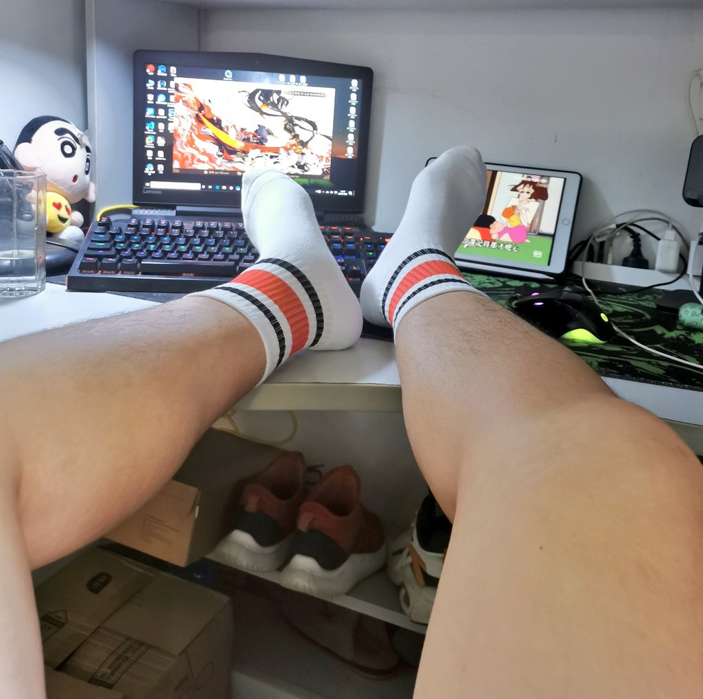 PIGnunu's tweet photo. 还是白袜好看 https://t.co/DaJxQuDI24