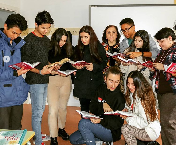 MJPRosal's tweet photo. Creo que mi cole @ColeMarillac es un ejemplo de colegio concertado que acoge, cuida y enseña a todo tipo de alumnos. Su heterogeneidad es nuestra riqueza. Los más necesitados son los más perjudicados por la #LOMLOEnoEsNuestraLey  #StopLeyCelaa https://t.co/MtdfKEkS5t