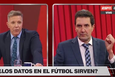 Argsenal's tweet photo. - Ale, estaba viendo en internet y di con el dato que Molde tiene apenas 26.000 habitantes
- Ufff, pará Miguel. ¿Cómo es? Explicámelo más fácil
- Claro, incluso menos cantidad que los seguidores de Argsenal
- Tremendo. Cabezón, contanos de esa vez que te fuiste al telo en Noruega https://t.co/OjPFKsw5sQ