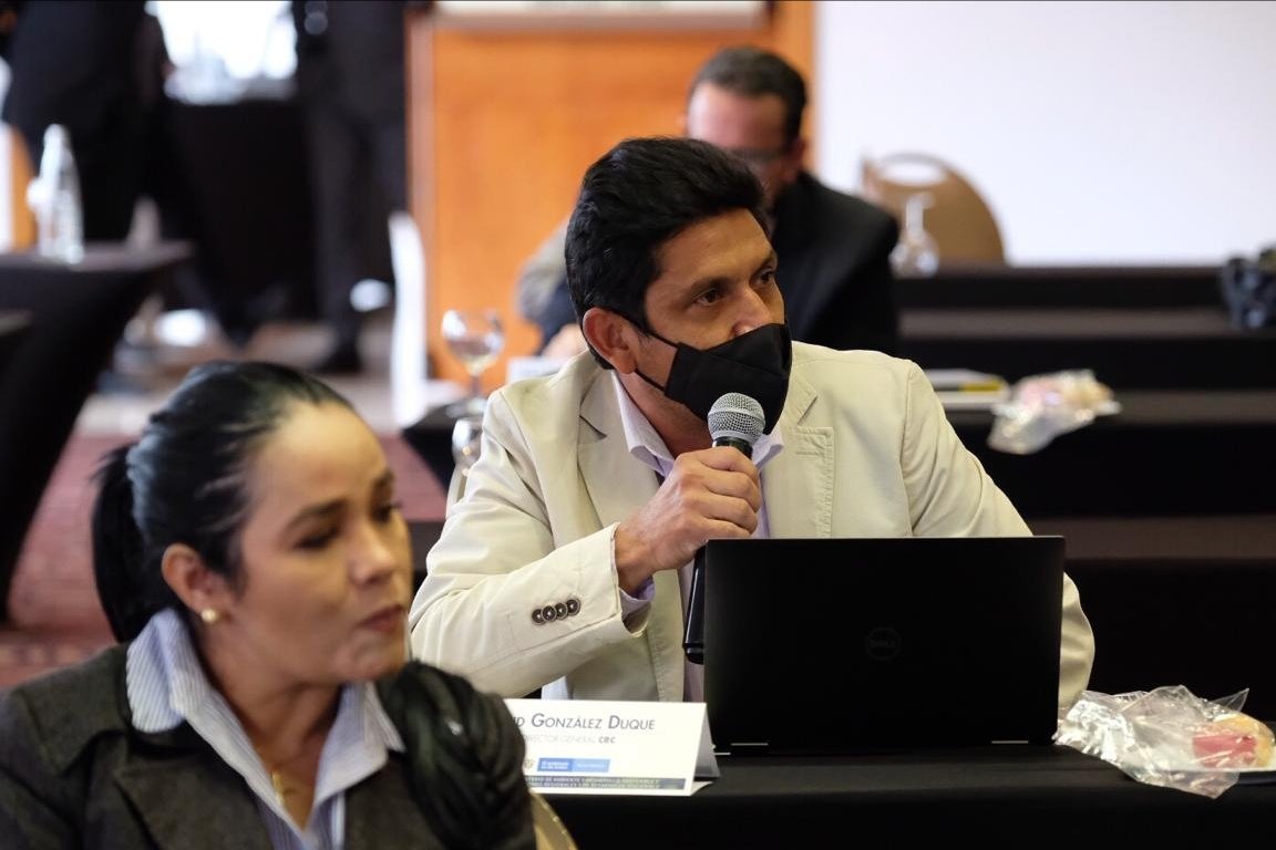 Directores de las CAR del país nos reunimos con Ministro <a href="/CarlosECorreaE/">Carlos Eduardo Correa</a> <a href="/MinAmbienteCo/">MinAmbiente Colombia</a> donde articulamos nuestra gestión con  el Sistema Nacional Ambiental - SINA fortaleciendo el trabajo a fin de impactar la construcción de un #CaucaAmbientalYSostenible #SembrarNosUNe