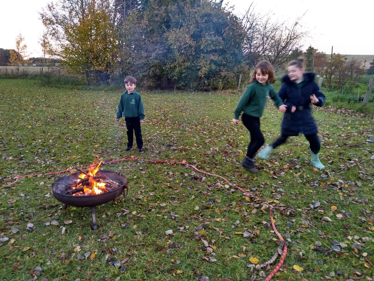 HumbieA's tweet photo. We were delighted that @wildsidenat was able to come along and teach us how to keep warm - including how to safely light and put out a fire 🔥 The children had an awesome time - thank you! #humbie #outdoorlearning #firesafety #childledplay #toasty https://t.co/VQjjjPmPUO