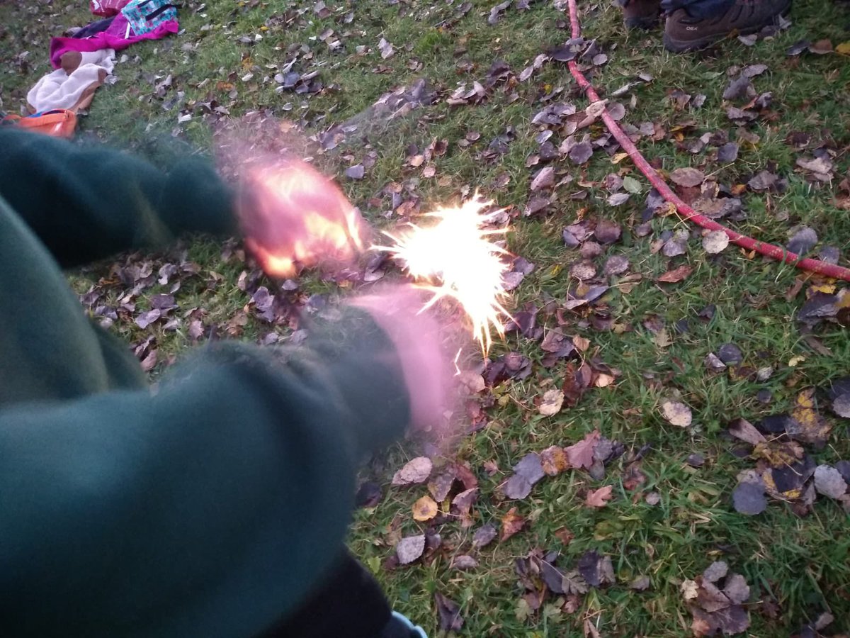 HumbieA's tweet photo. We were delighted that @wildsidenat was able to come along and teach us how to keep warm - including how to safely light and put out a fire 🔥 The children had an awesome time - thank you! #humbie #outdoorlearning #firesafety #childledplay #toasty https://t.co/VQjjjPmPUO
