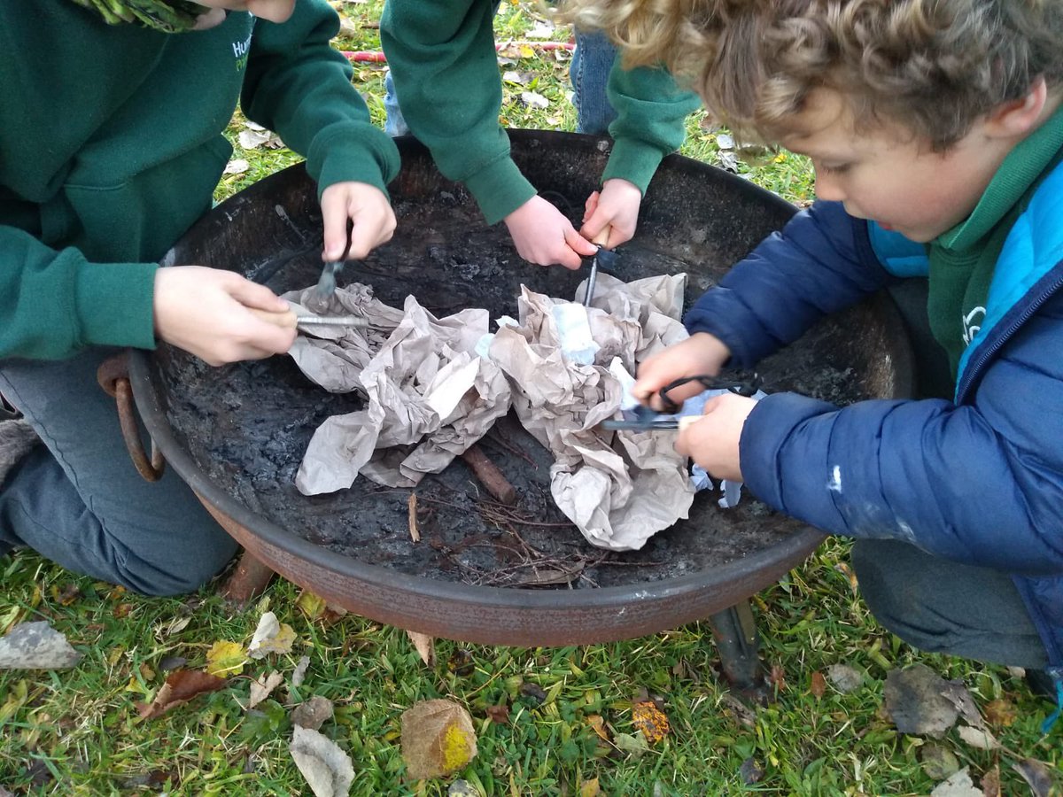 HumbieA's tweet photo. We were delighted that @wildsidenat was able to come along and teach us how to keep warm - including how to safely light and put out a fire 🔥 The children had an awesome time - thank you! #humbie #outdoorlearning #firesafety #childledplay #toasty https://t.co/VQjjjPmPUO
