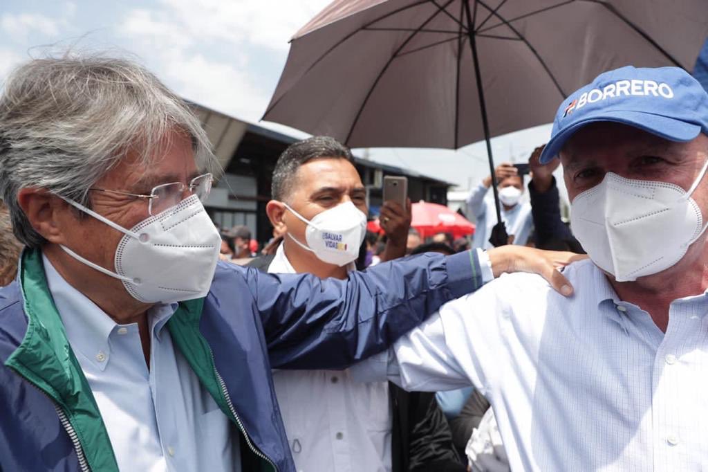 LassoGuillermo's tweet photo. Esta mañana estuvimos en el Mercado Mayorista de Quito con el Dr. @ABorreroVega compartiendo nuestra propuesta. Llevo en mi corazón a las madres comerciantes del mercado, quienes luchan cada día por sus hijos. ¡Con ellas somos capaces de cambiar al Ecuador! #CapacidadParaCambiar https://t.co/zKslHMVEfd