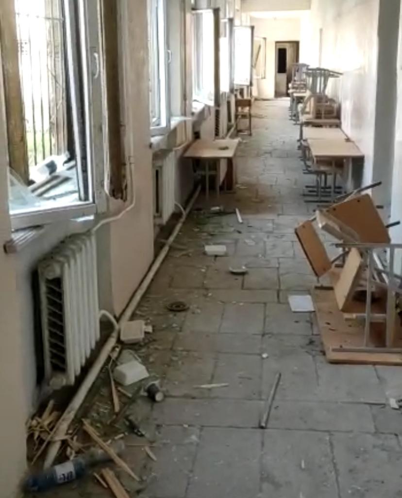 jchribuisson's tweet photo. L'école primaire de #Stepanakert, en #Artsakh #HautKarabagh, après un bombardement azeri. L'hôpital et la cathédrale ont subi le même sort... Si les azeris prennent #Shushi, sur les hauteurs, le reste de la capitale arménienne risque de vivre un martyr identique. https://t.co/EzUpY3WK1p