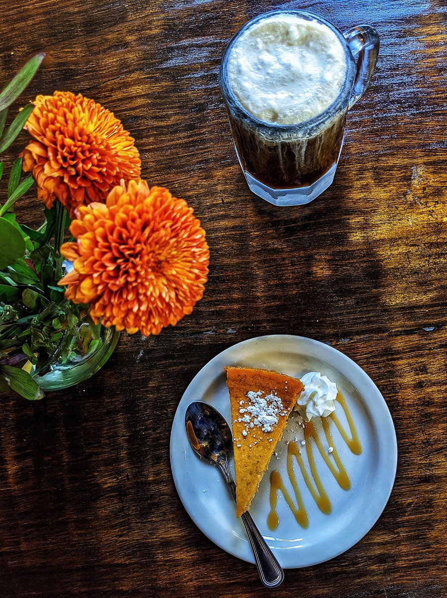 DeanosItalian's tweet photo. PUMPKIN CHEESECAKE!!! That is all. 😜 https://t.co/jgcSRZK6Yx